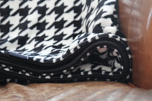 black and white houndstooth fleece throw close up
