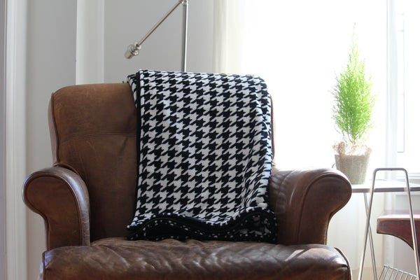 black and white houndstooth fleece throw